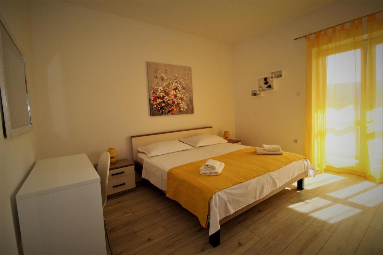 Apartments And Rooms With Parking Space Pag - 13060 Pag Town Εξωτερικό φωτογραφία
