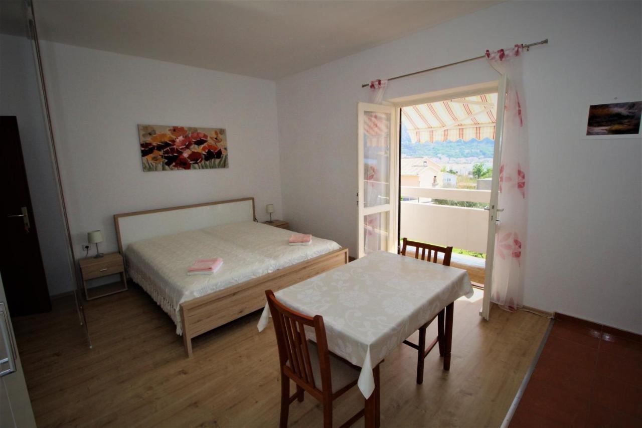 Apartments And Rooms With Parking Space Pag - 13060 Pag Town Εξωτερικό φωτογραφία