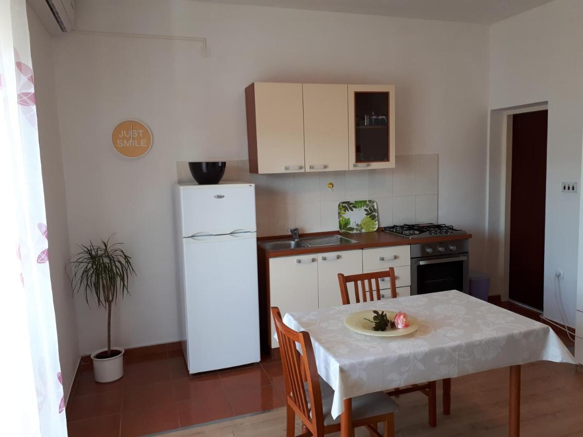 Apartments And Rooms With Parking Space Pag - 13060 Pag Town Εξωτερικό φωτογραφία