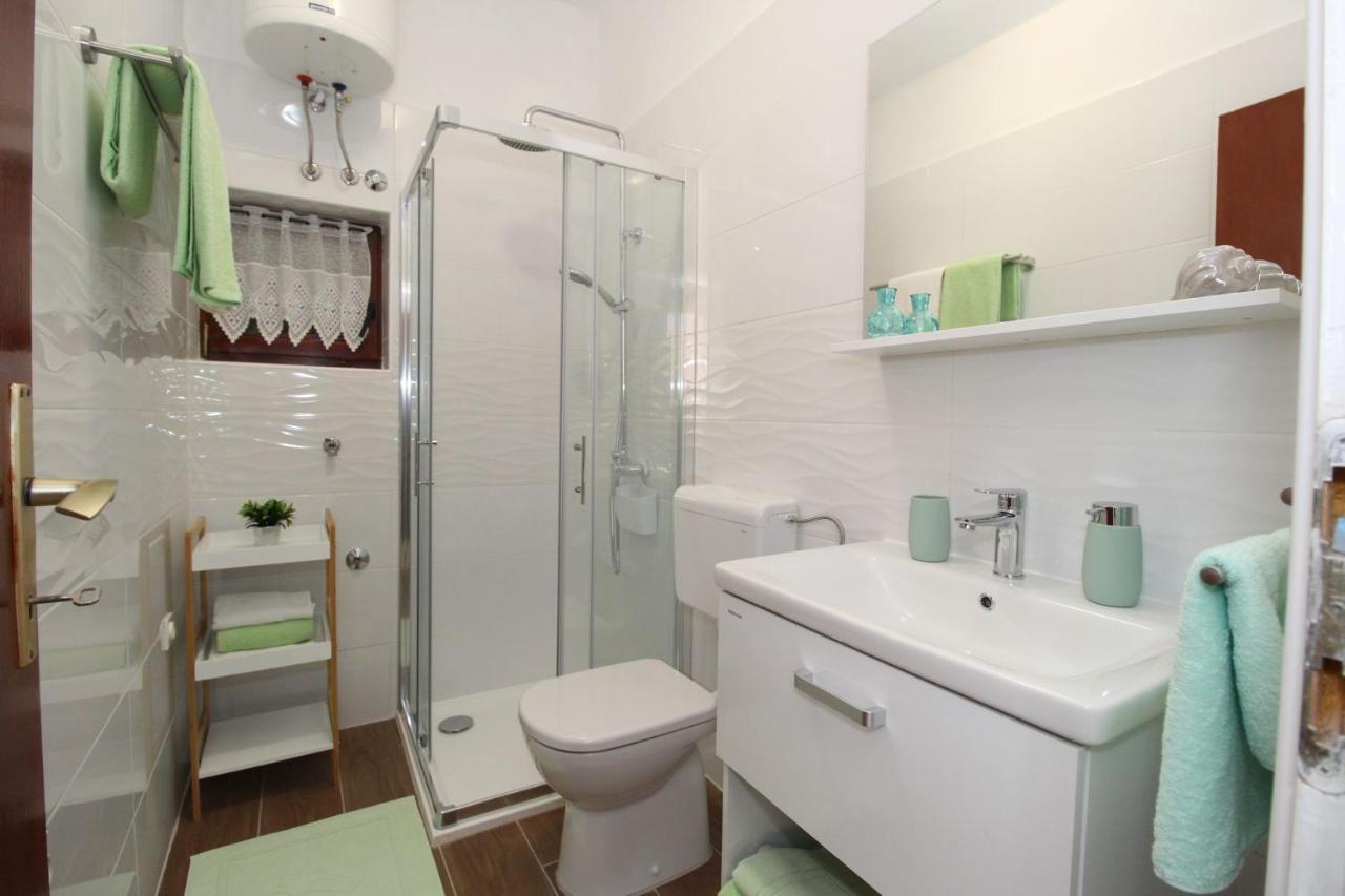 Apartments And Rooms With Parking Space Pag - 13060 Pag Town Εξωτερικό φωτογραφία