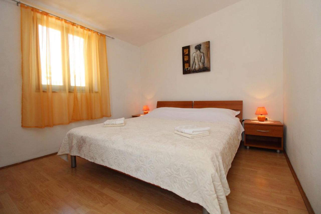 Apartments And Rooms With Parking Space Pag - 13060 Pag Town Εξωτερικό φωτογραφία