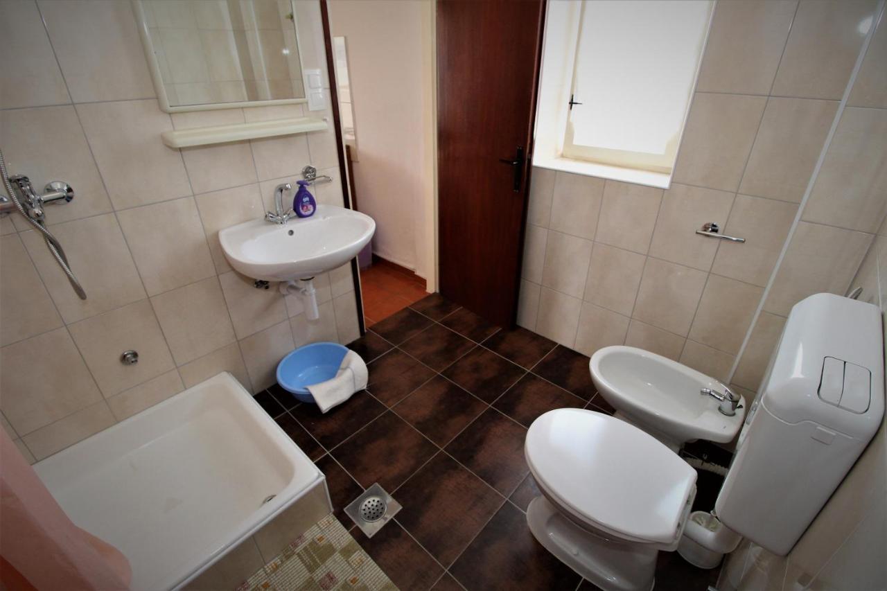 Apartments And Rooms With Parking Space Pag - 13060 Pag Town Εξωτερικό φωτογραφία