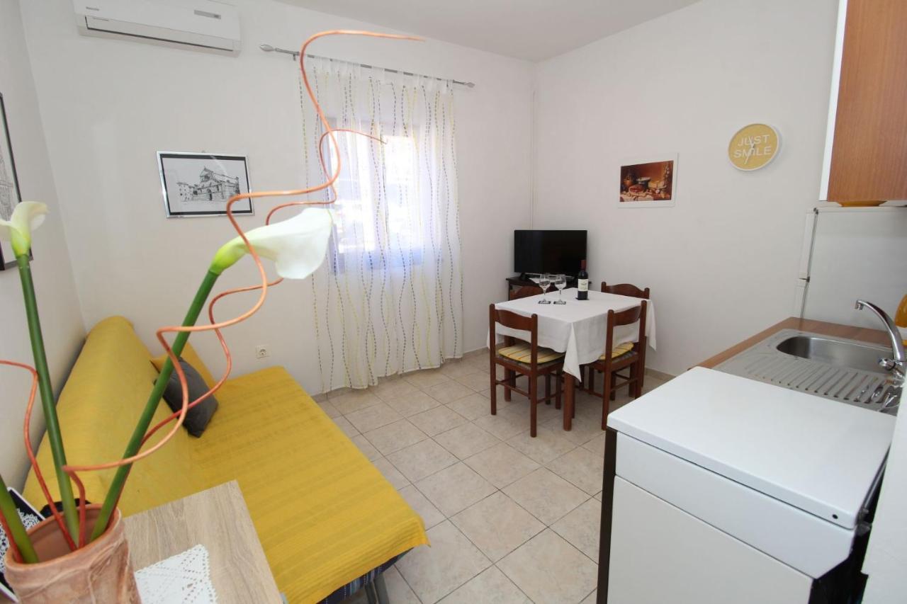 Apartments And Rooms With Parking Space Pag - 13060 Pag Town Εξωτερικό φωτογραφία